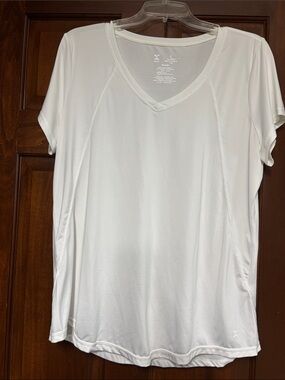 Xersion Everair Essential Performance  White V-Neck Short Sleeve Active Tee